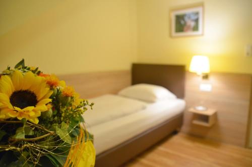 a bedroom with a bed with a bouquet of flowers at Hotel Villa Kisseleff in Bad Homburg vor der Höhe