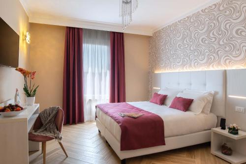 Posteľ alebo postele v izbe v ubytovaní The Boutique Hotel