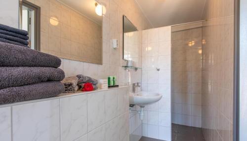 Ένα μπάνιο στο B&B Woonboerderij Peters