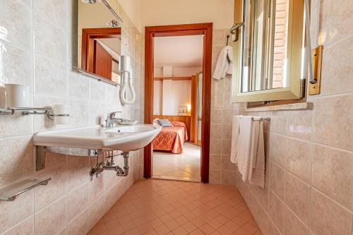 Koupelna v ubytování Hotel Ascot