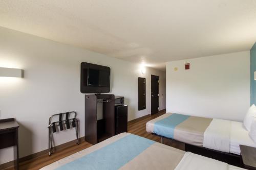 Letto o letti in una camera di Motel 6-Rothschild, WI