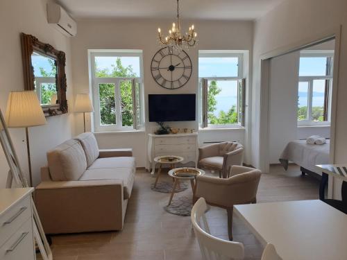 Apartment Alex - Sea View by Irundo
