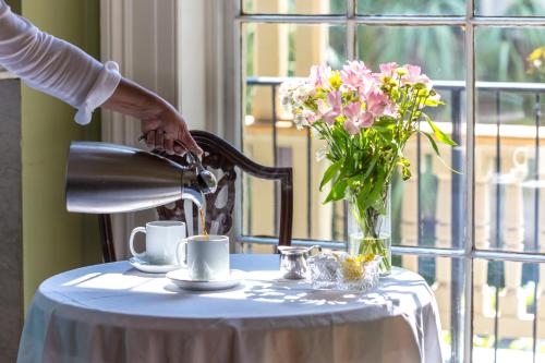 Принадлежности для чая и кофе в The Gastonian, Historic Inns of Savannah Collection