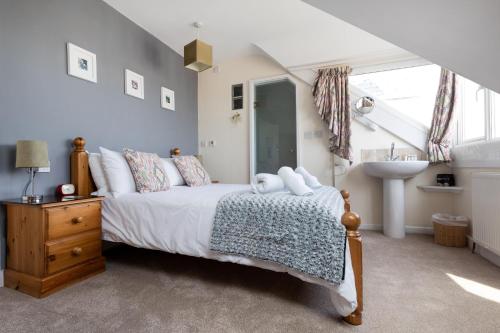 a bedroom with a bed and a sink at Ocean House in St Ives