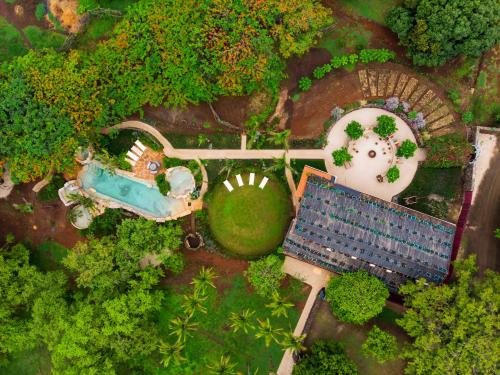 an overhead view of a house and a swimming pool at Latica Lodge in Playa Negra