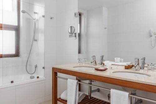 a bathroom with a sink, toilet and bathtub at Enjoy Puerto Varas in Puerto Varas