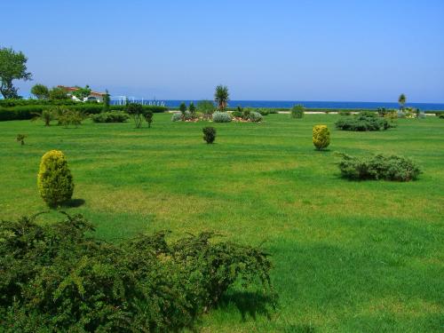 Jardín al aire libre en Villa Agean Beach
