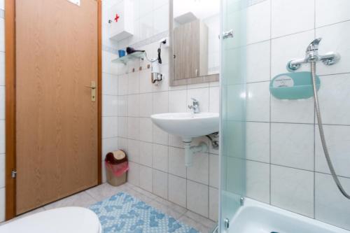 Kúpeľňa v ubytovaní Apartman Emir 1