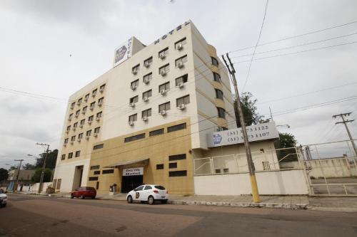 a white car parked in front of a building at klein Ville Esteio Br in Esteio