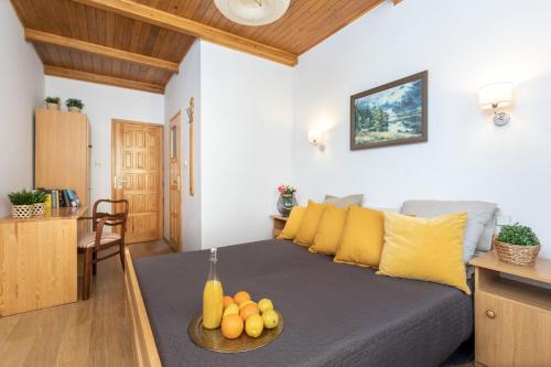 a room with a bed with a bowl of fruit on it at Arenda in Karwia