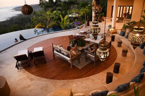 an overhead view of a living room with a wooden deck at Villa Nimbu in Mal País