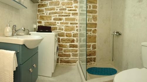 A bathroom at Studio Panagiota - Oasis holiday houses