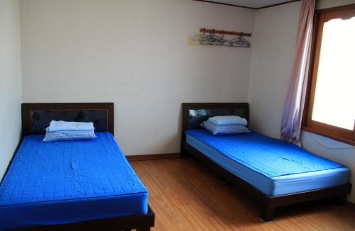 Säng eller sängar i ett rum på Minjoonggak
