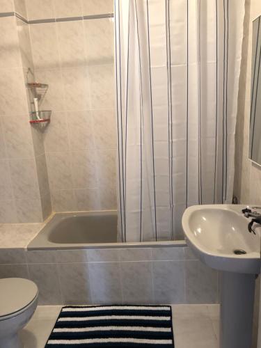 Vannituba majutusasutuses Apartamento Puerto de Sagunto Playa