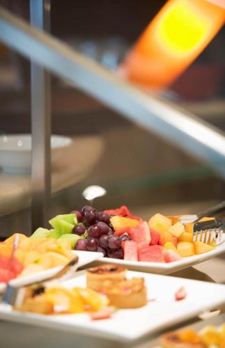 two plates of fruit on a glass table at Alpenhotel Edelweiss in Maurach