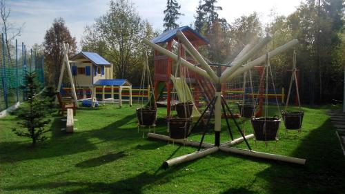 Ο χώρος παιχνιδιού για παιδιά στο Penzión Monty Ranch Vysoké Tatry Štôla