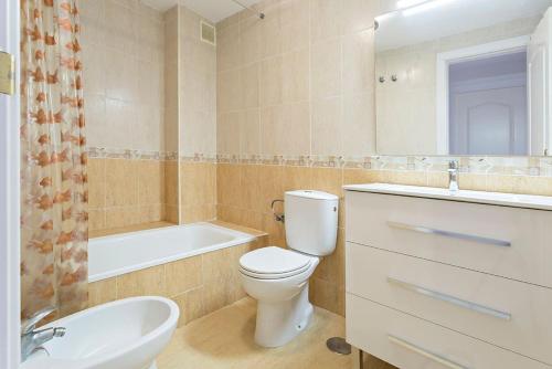 a bathroom with a toilet and a sink and a tub at Apartamento Aviacion in Roquetas de Mar