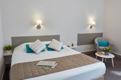Ένα ή περισσότερα κρεβάτια σε δωμάτιο στο Hotel De La Pommeraie