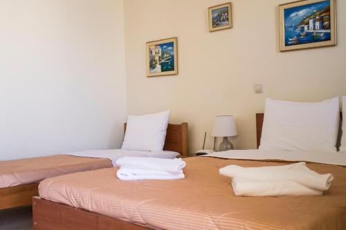 two beds sitting next to each other in a room at Sun & Sea in Mochlos