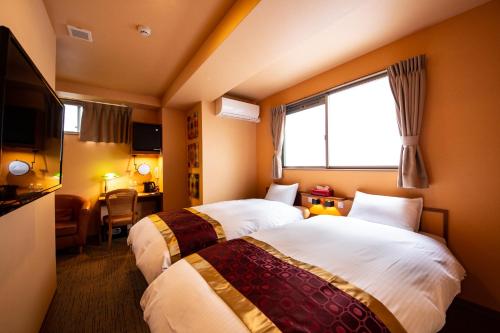 Postel nebo postele na pokoji v ubytování THE L.A. MART HOTEL KYOTO