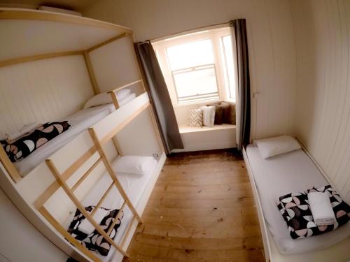 an overhead view of a room with two bunk beds at Bunk Inn Hostel in Bundaberg