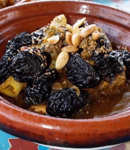 ゲストハウスの敷地内または近くでの食事または食べ物