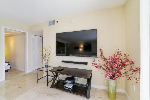 Amazing Ocean View & City View 3 BR in walkable downtown Brickell Miami