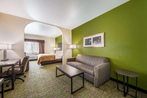 Gallery image of Quality Suites in San Antonio