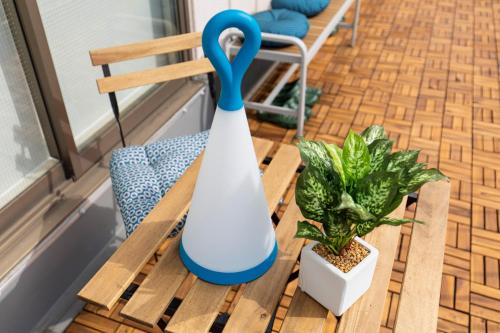 a blue and white funnel sitting on a table next to a plant at RIVER VILLAS HIROSHIMA in Hiroshima