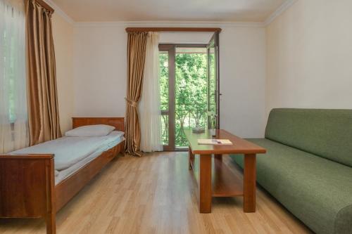Postel nebo postele na pokoji v ubytování Ariana Family Hotel