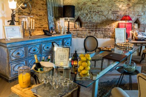 a room with a table with glasses and a blue cabinet at La Barchessa di Villa Pisani in Lonigo