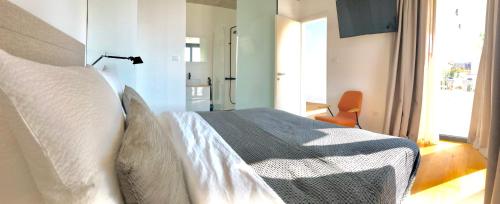 a bedroom with a bed with a blanket and a window at Villa Sunny Garden in Barbat na Rabu