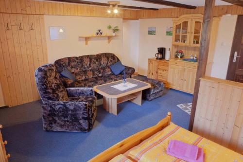a living room with a couch and a table at Ferienwohnung Kretzschmar in Kirnitzschtal