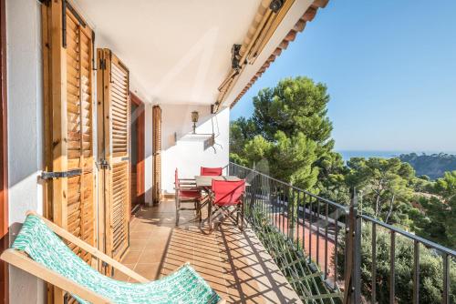 Antora B, by SeaMount Rentals