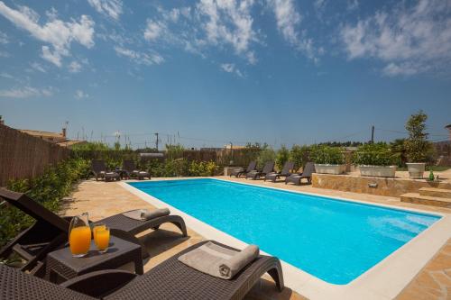 Бассейн в The Four Seasons House City Villa with Pool или поблизости