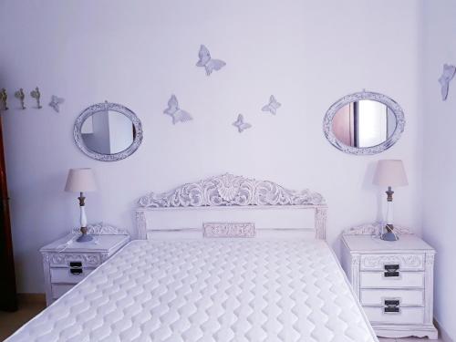 Кровать или кровати в номере Christos Rooms