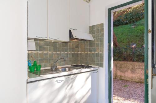 a kitchen with a sink and a stove at Appartamento Il Mare in Cartolina in Rio nellʼElba