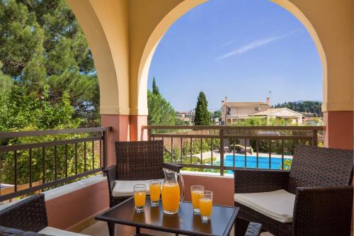 Бассейн в The Four Seasons House City Villa with Pool или поблизости