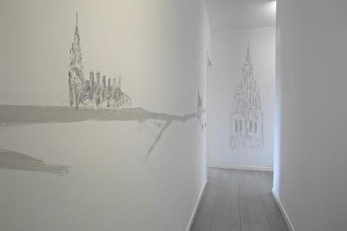 a room with white walls with drawings on the wall at TOLETUM low cost LOFTS diáfanos o 2dormitorios PARKING Municipal Gratis al aire libre a 100m in Toledo