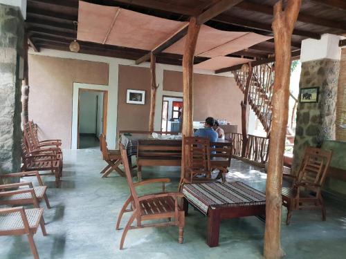 Ruang duduk di Jungle House