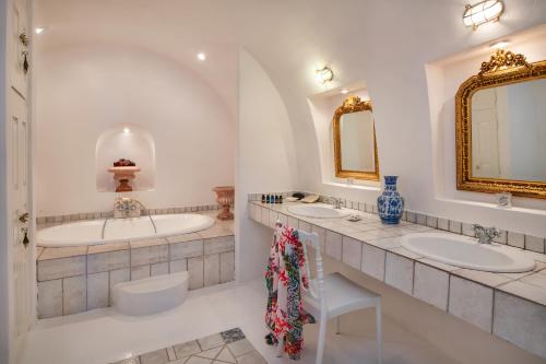 Ένα μπάνιο στο Barocco Bello Villa