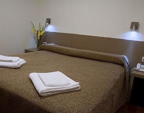 Katil atau katil-katil dalam bilik di Hotel America