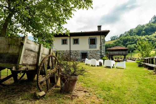 Κήπος έξω από το Casona de El Castañíu