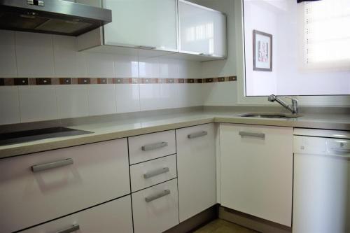Köök või kööginurk majutusasutuses Montemar Carihuela