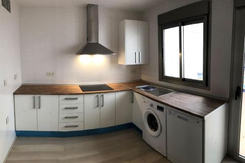 a kitchen with a sink and a washing machine at LA VICTORIA 1 El Paseo in Archidona