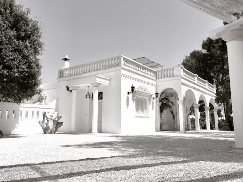 サン・ヴィート・デイ・ノルマンニにあるMasseria Principe di Pugliaの白黒家写真