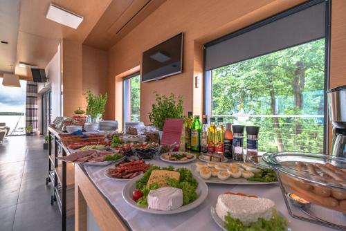 Jídlo v aparthotelu nebo okolí