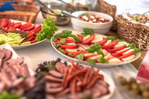 Jídlo v aparthotelu nebo okolí