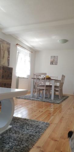 Galería fotográfica de Holiday Home Ciara en Kolašin