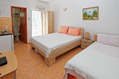Postel nebo postele na pokoji v ubytování Apartments Ajla